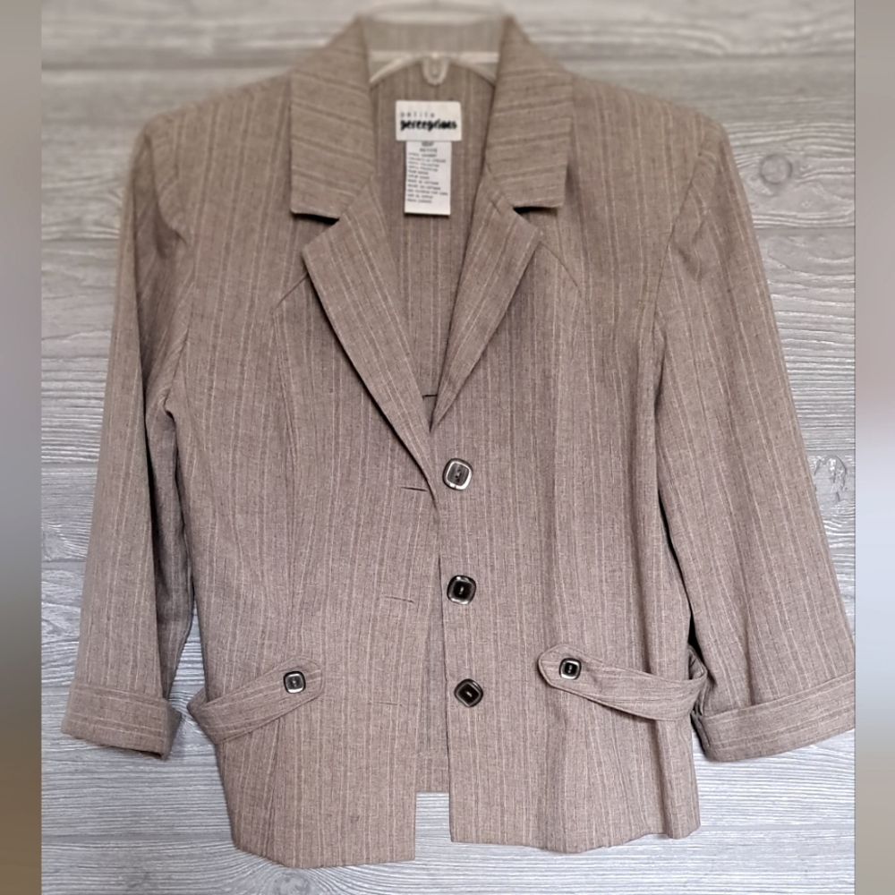 Petite Perceptions tan button down blazer, 3/4 sleeve, size 10P. pre-owned